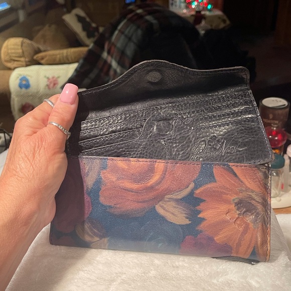 Patricia Nash Wallet (Peruvian Pai ting Pattern - Picture 6 of 15